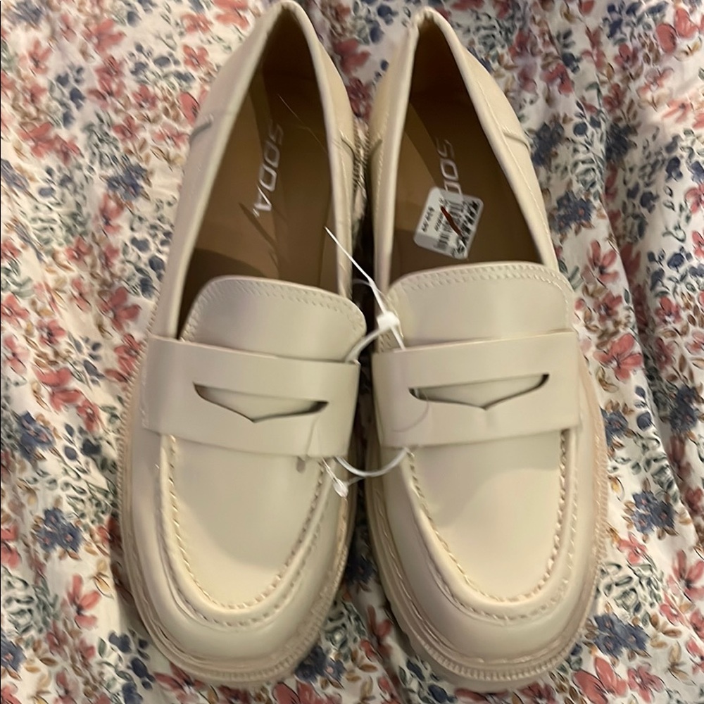 Soda Cream Flats Classic Loafers Sz 10